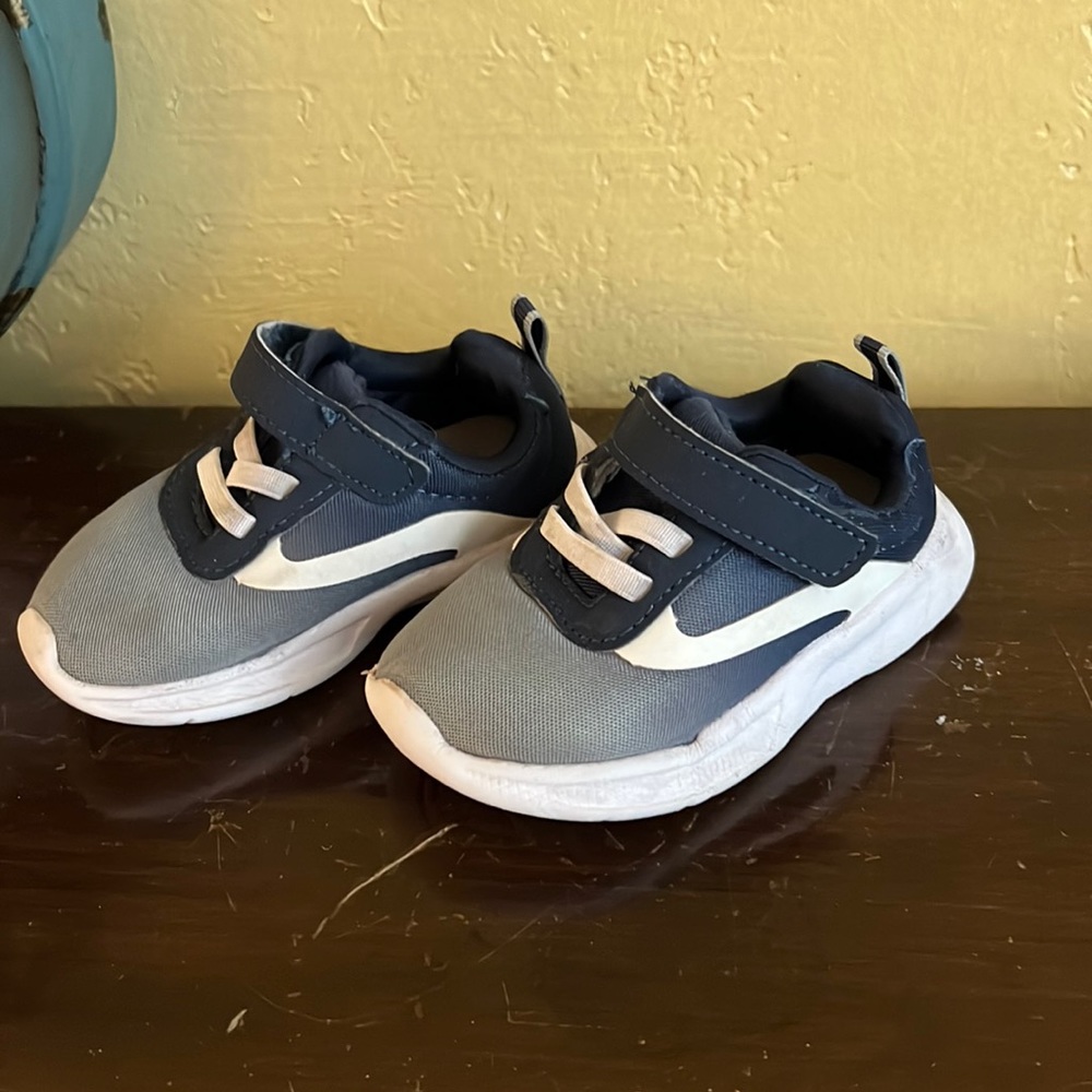 Hello boys sneakers size 5